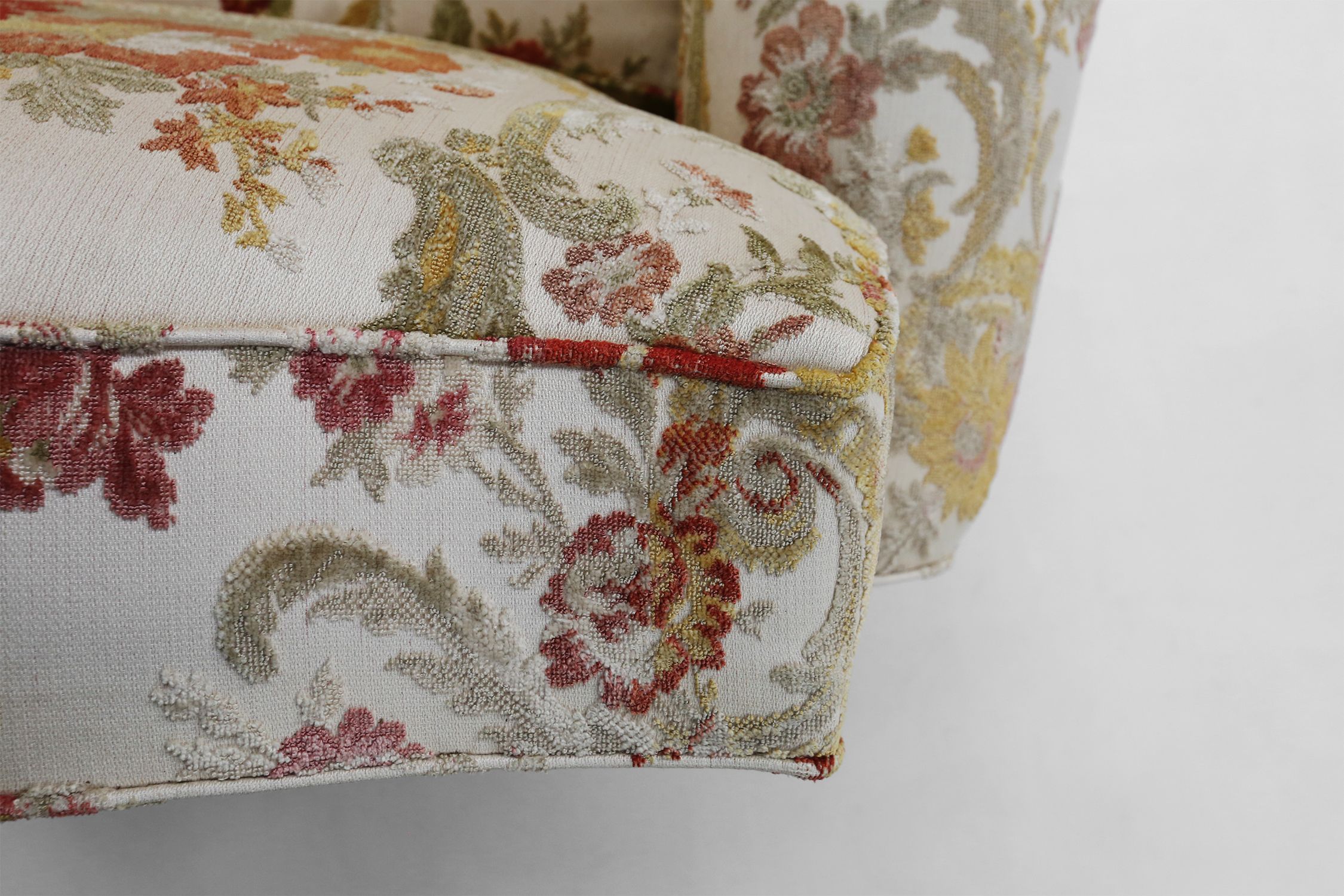 French set of Lounge Chairs in Floral Upholsterythumbnail